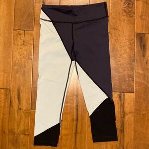 Vimmia Blue color block capri leggings